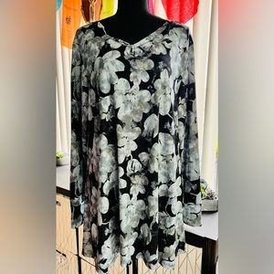 ✨Sold✨LuLaRoe Long Sleeved Top; Large